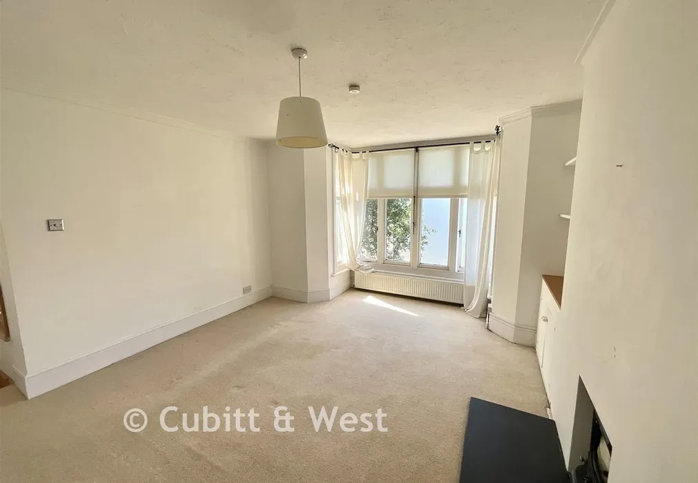 Lounge 2 - Sea Road, East Preston, West Sussex - Wards of Kent