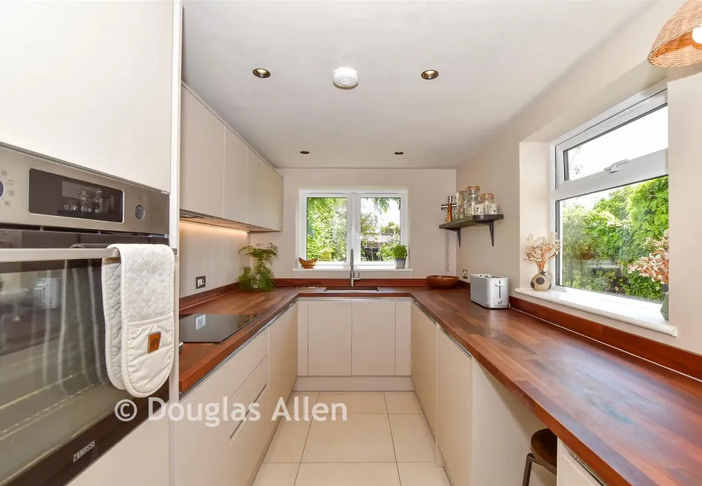 Kitchen - Whalebone Grove, Romford, Essex - Wards of Kent