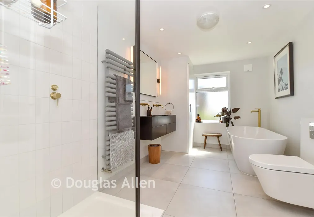 Bathroom - Whalebone Grove, Romford, Essex - Wards of Kent