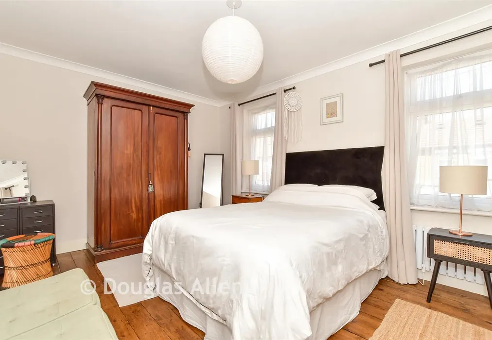 Bedroom 1 - Whalebone Grove, Romford, Essex - Wards of Kent