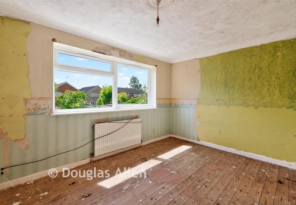 Bedroom 1 - Lapwing Road, Wickford, Essex - Wards of Kent