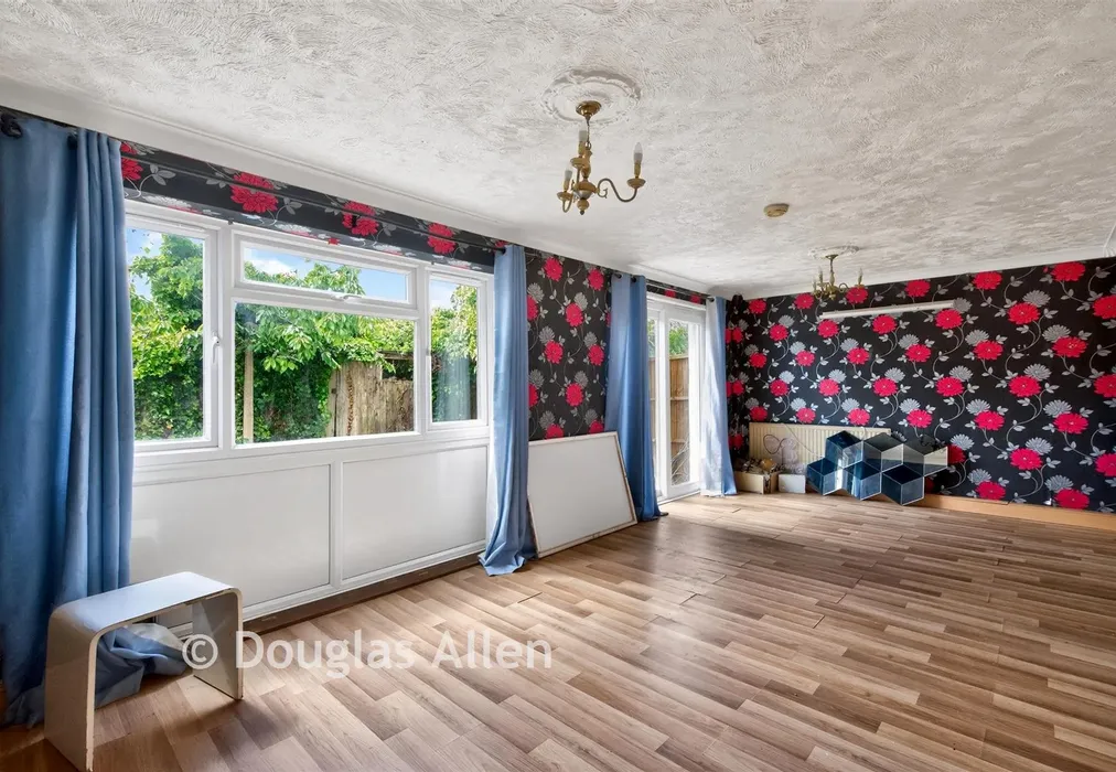 Lounge - Lapwing Road, Wickford, Essex - Wards of Kent
