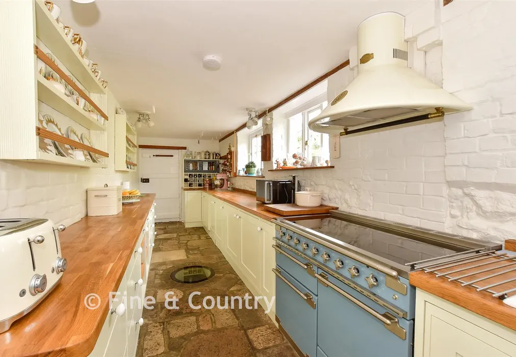 Kitchen - Clatterford Shute, Newport, Isle of Wight - Wards of Kent