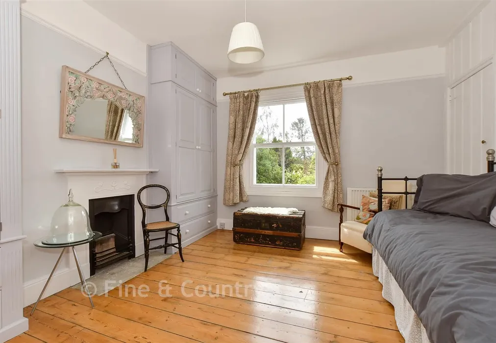 Bedroom 2 - Clatterford Shute, Newport, Isle of Wight - Wards of Kent
