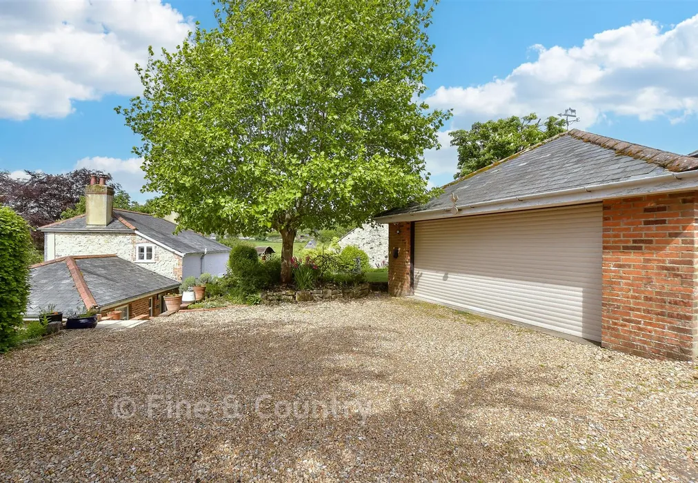 Driveway/Parking - Clatterford Shute, Newport, Isle of Wight - Wards of Kent