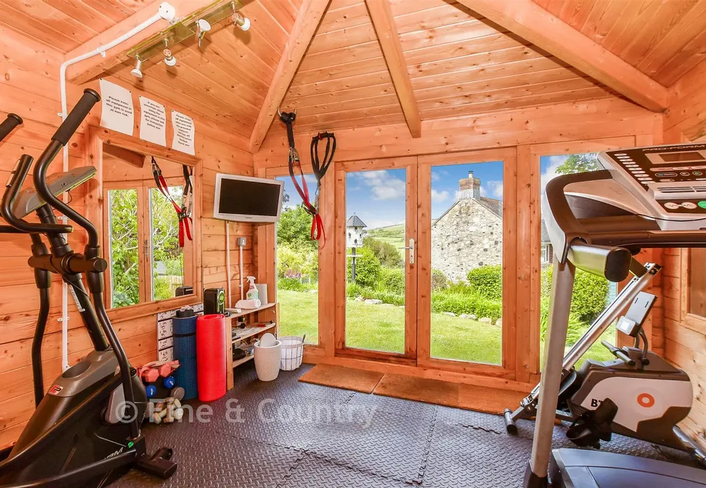 Workshop/Outbuildings - Clatterford Shute, Newport, Isle of Wight - Wards of Kent