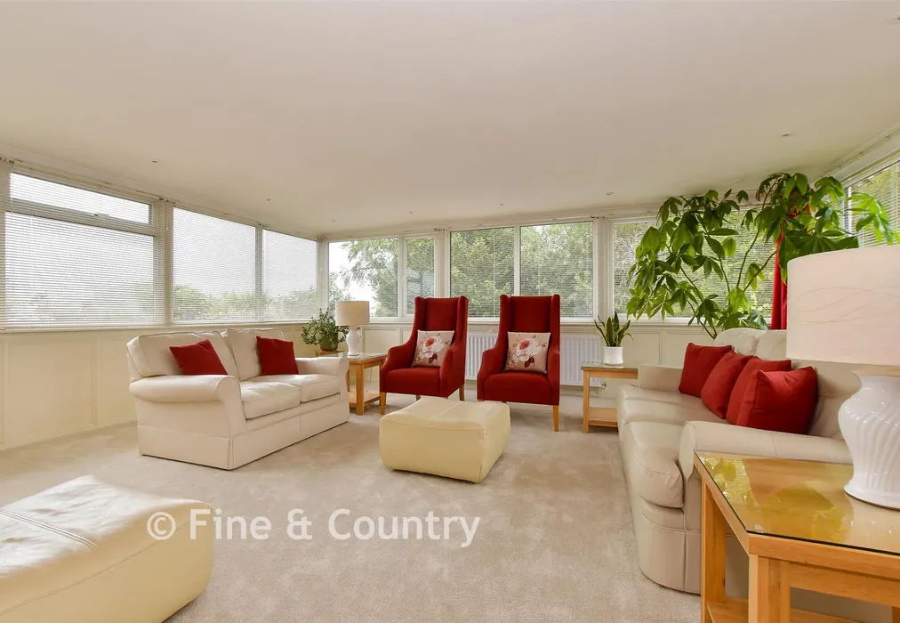 Family Area - Paddock Road, Shanklin, Isle of Wight - Wards of Kent