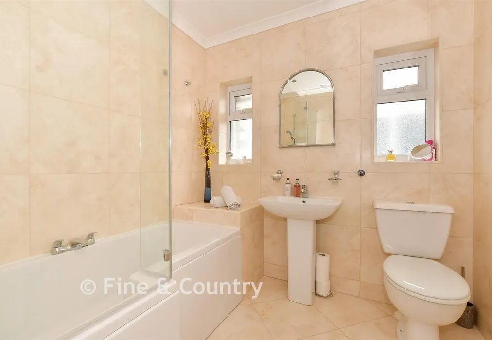 Bathroom - Paddock Road, Shanklin, Isle of Wight - Wards of Kent