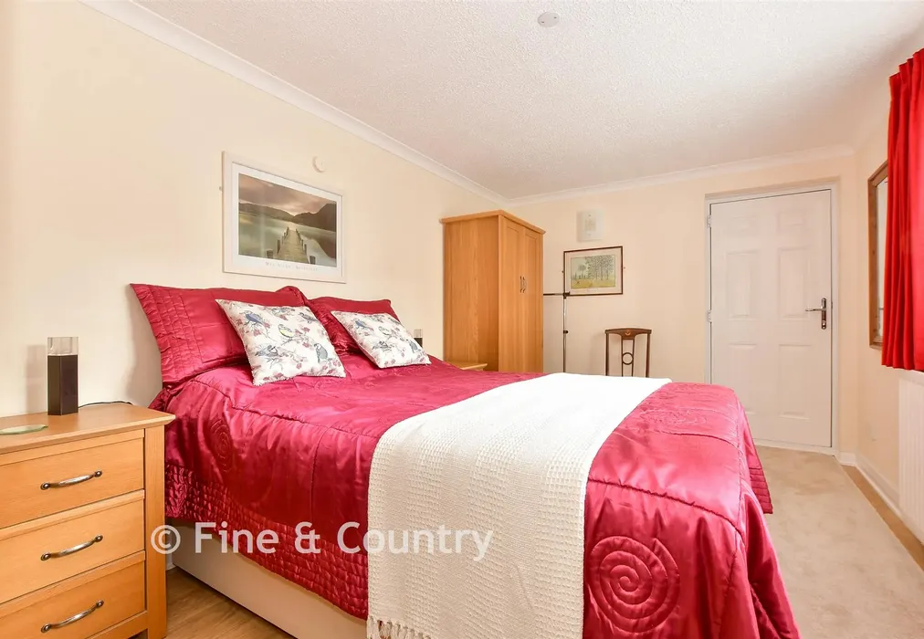 Annex Bedroom - Paddock Road, Shanklin, Isle of Wight - Wards of Kent