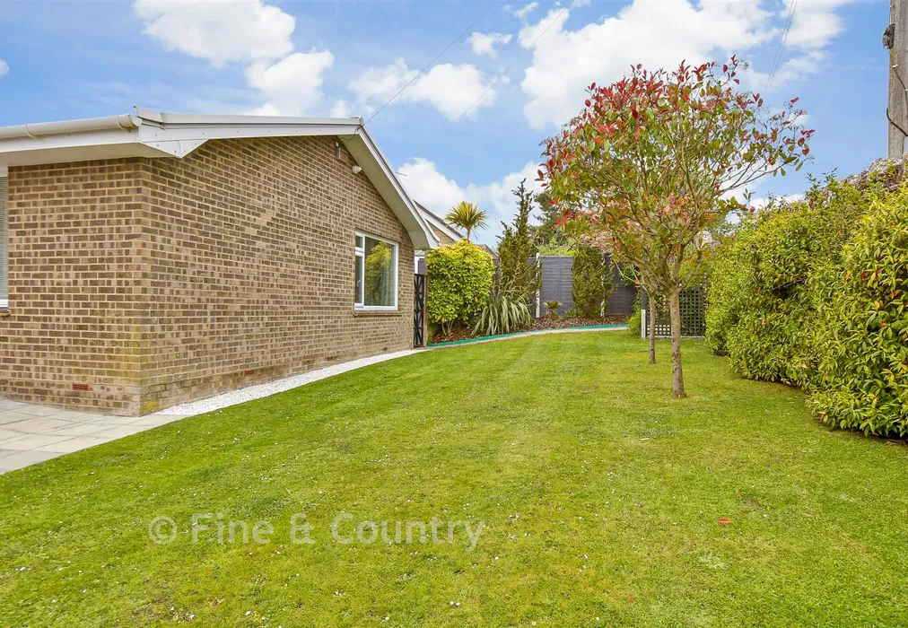 Front Garden - Paddock Road, Shanklin, Isle of Wight - Wards of Kent
