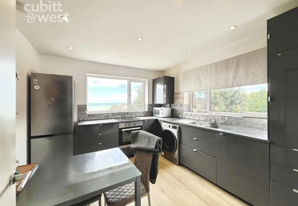 Kitchen/Breakfast... - Steyning Avenue, Peacehaven, BN10 - Wards of Kent