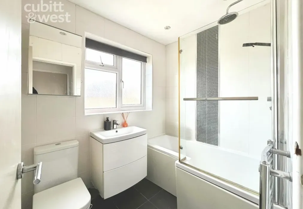 Bathroom - Steyning Avenue, Peacehaven, BN10 - Wards of Kent