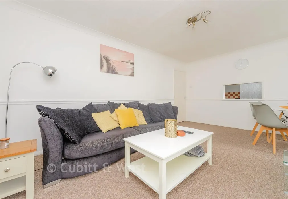 Lounge - Cheam Road, Sutton, Surrey - Wards of Kent