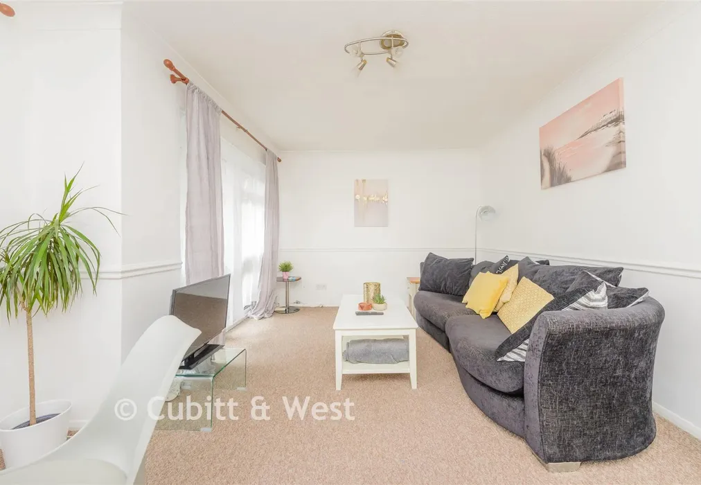 Lounge - Cheam Road, Sutton, Surrey - Wards of Kent