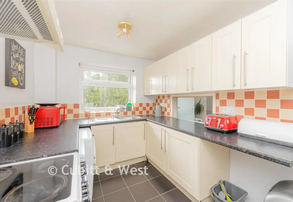 Kitchen - Cheam Road, Sutton, Surrey - Wards of Kent