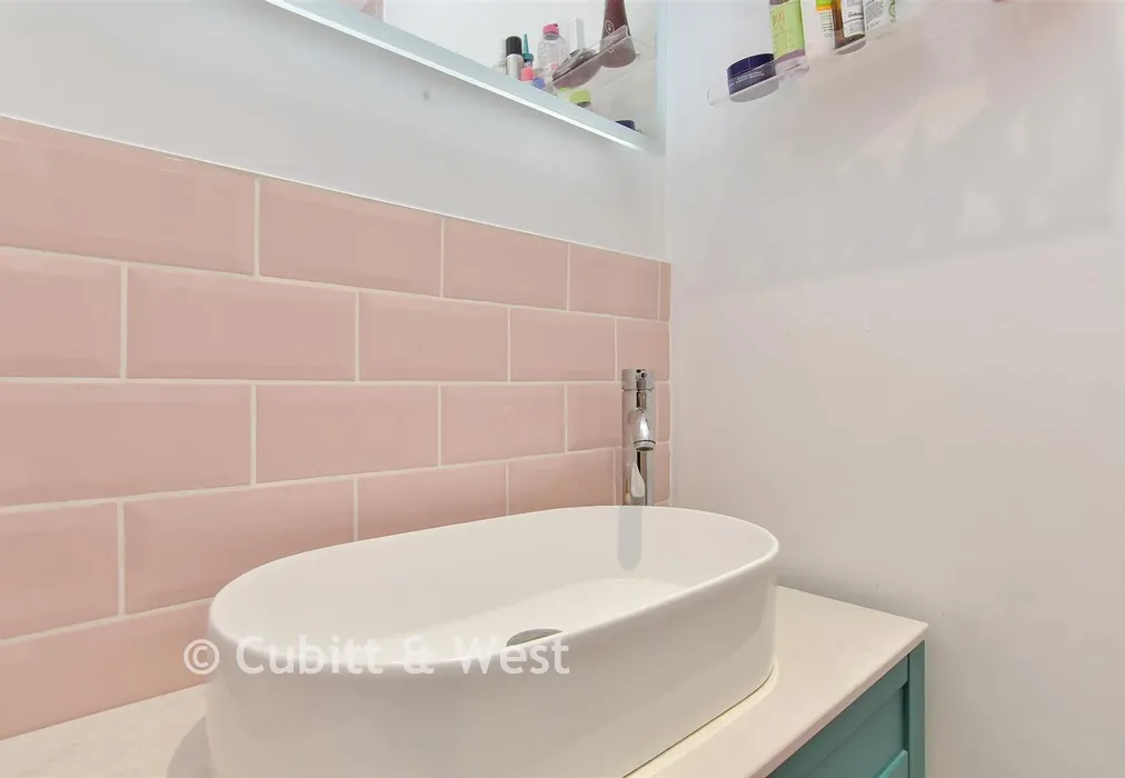 En-Suite Shower Room - Clyde Road, Croydon, Surrey - Wards of Kent