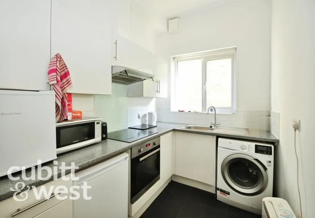  - AVAILABLE WITH NO DEPOSITElphinstone Road Southsea PO5 - Wards of Kent