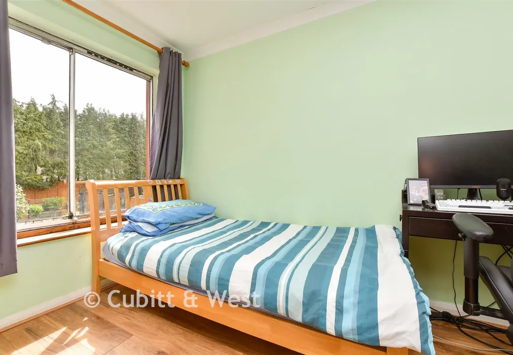 Bedroom 1 - Westway Gardens, Redhill, Surrey - Wards of Kent