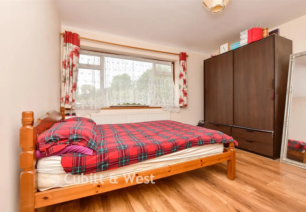 Bedroom 2 - Westway Gardens, Redhill, Surrey - Wards of Kent