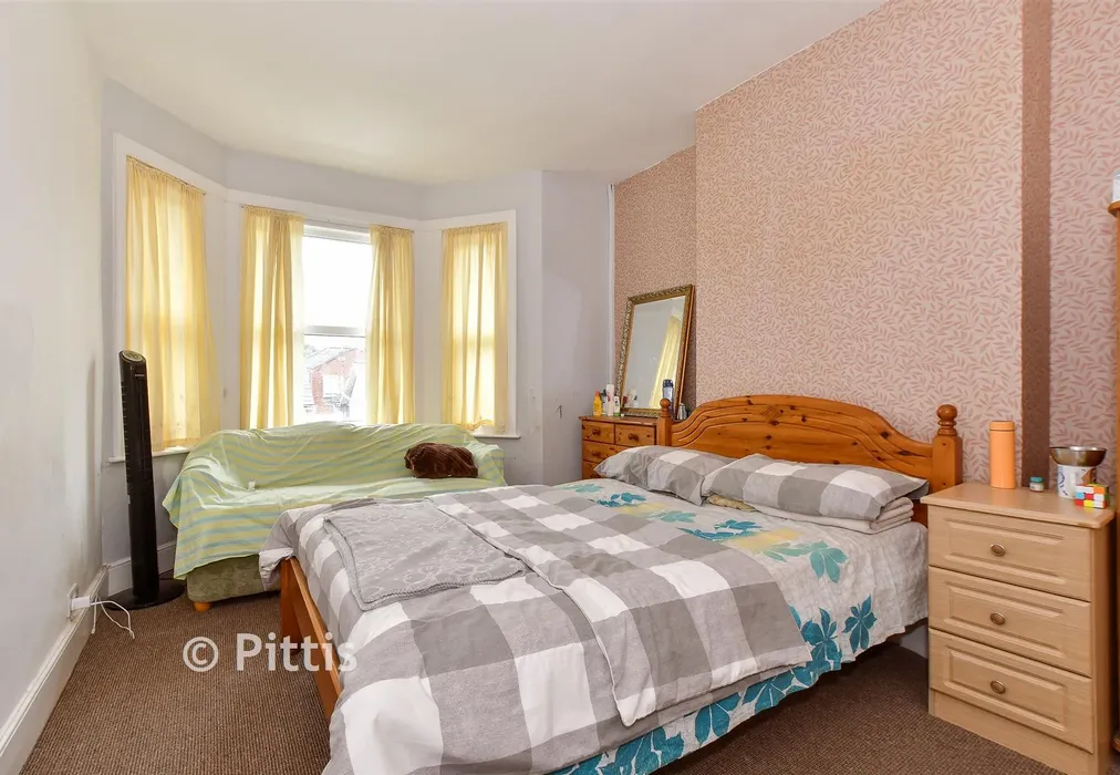 Bedroom 1 - Newcomen Road, Lake, Isle of Wight - Wards of Kent
