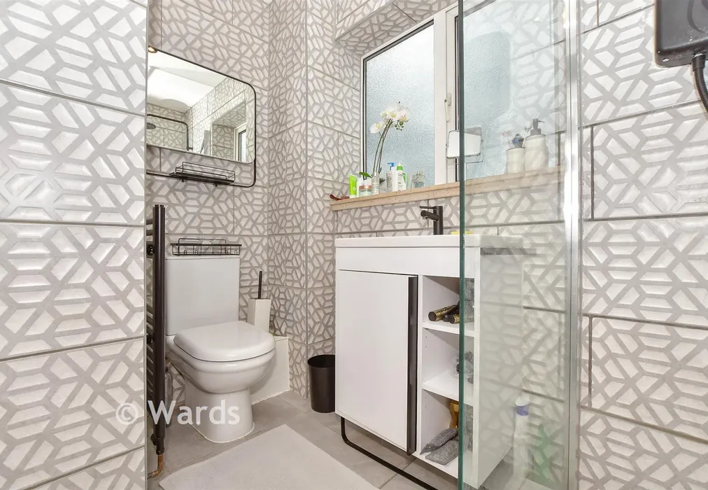 Shower Room - Falcon Way, Ashford, Kent - Wards of Kent