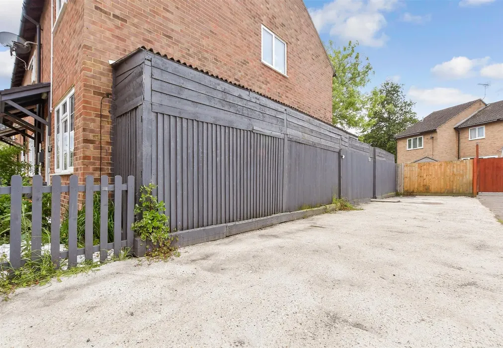 Driveway/Parking - Falcon Way, Ashford, Kent - Wards of Kent