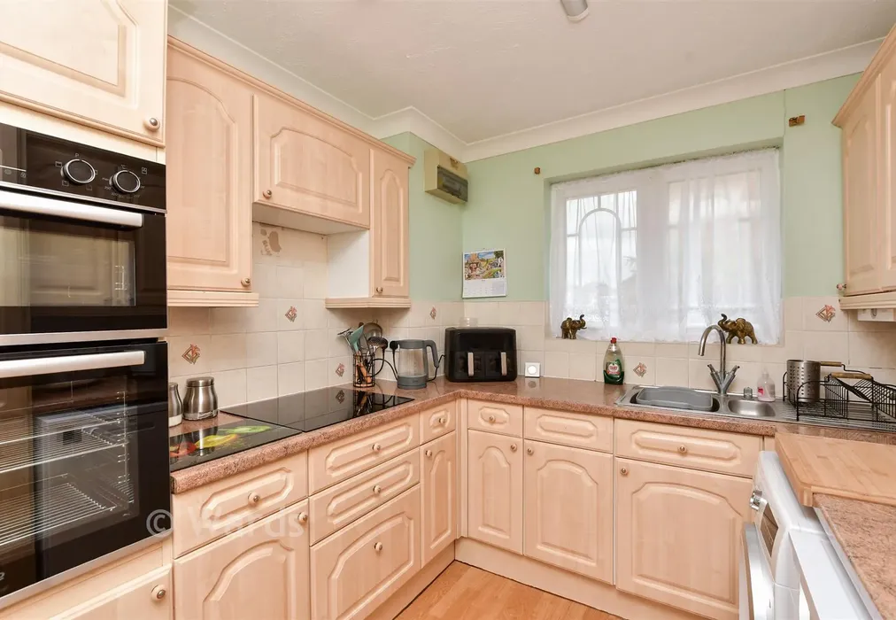 Kitchen - Broomfield Crescent, Cliftonville, Margate, Kent - Wards of Kent
