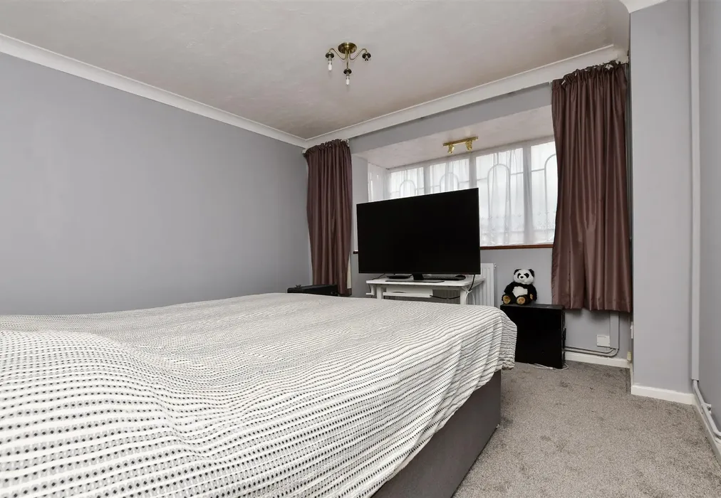Bedroom 1 - Broomfield Crescent, Cliftonville, Margate, Kent - Wards of Kent