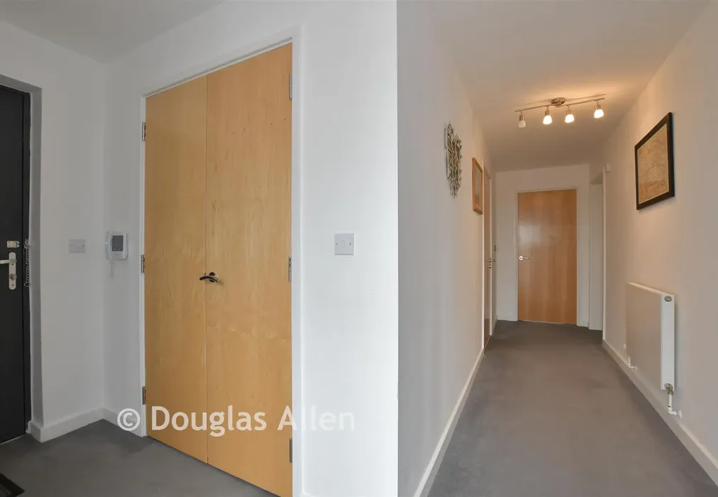 Hallway - Broadis Way, Rainham, Essex - Wards of Kent