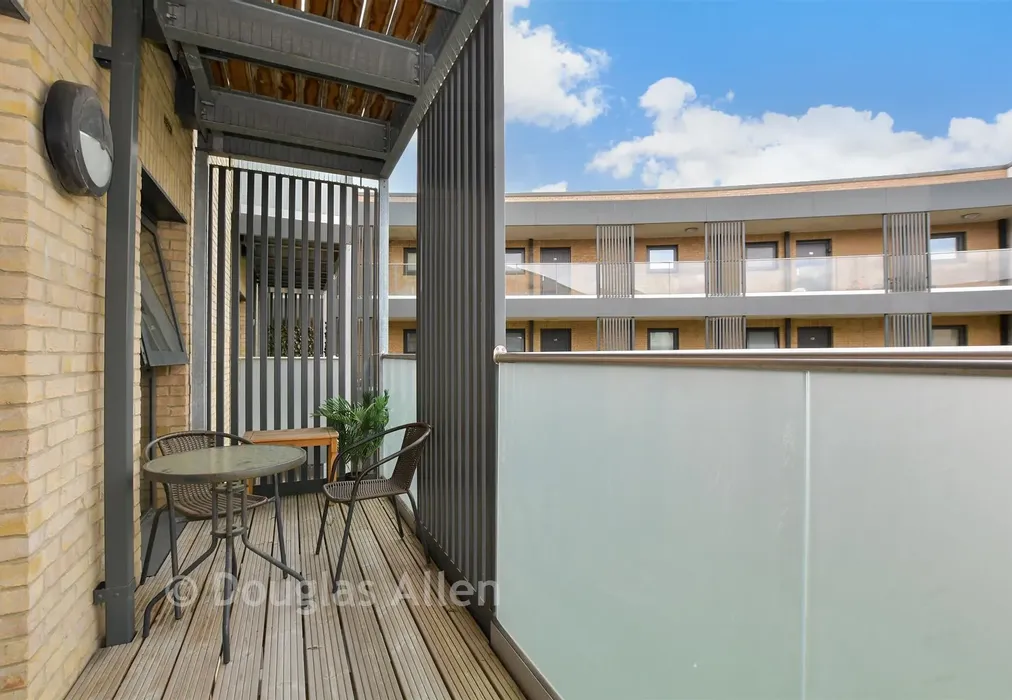 Balcony / Terrace - Broadis Way, Rainham, Essex - Wards of Kent