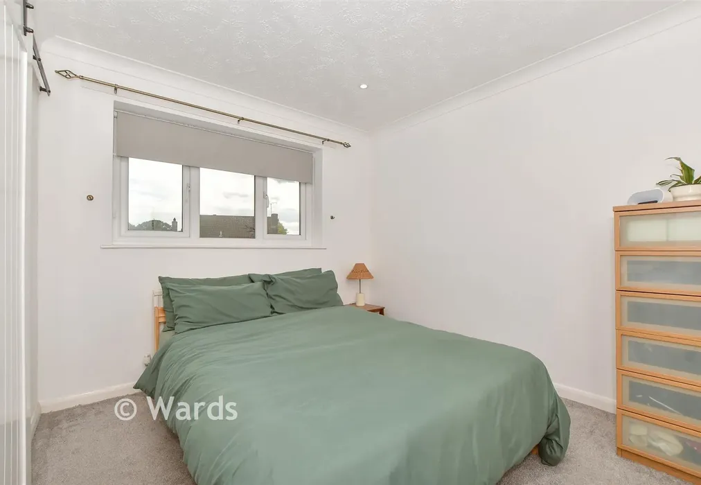 Bedroom 1 - South Lea, Kingsnorth, Kent - Wards of Kent