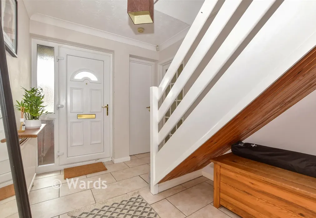 Entrance Hall - South Lea, Kingsnorth, Kent - Wards of Kent