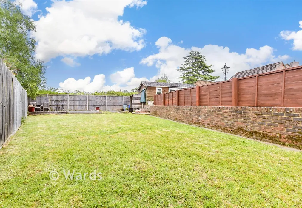 Rear Garden - South Lea, Kingsnorth, Kent - Wards of Kent