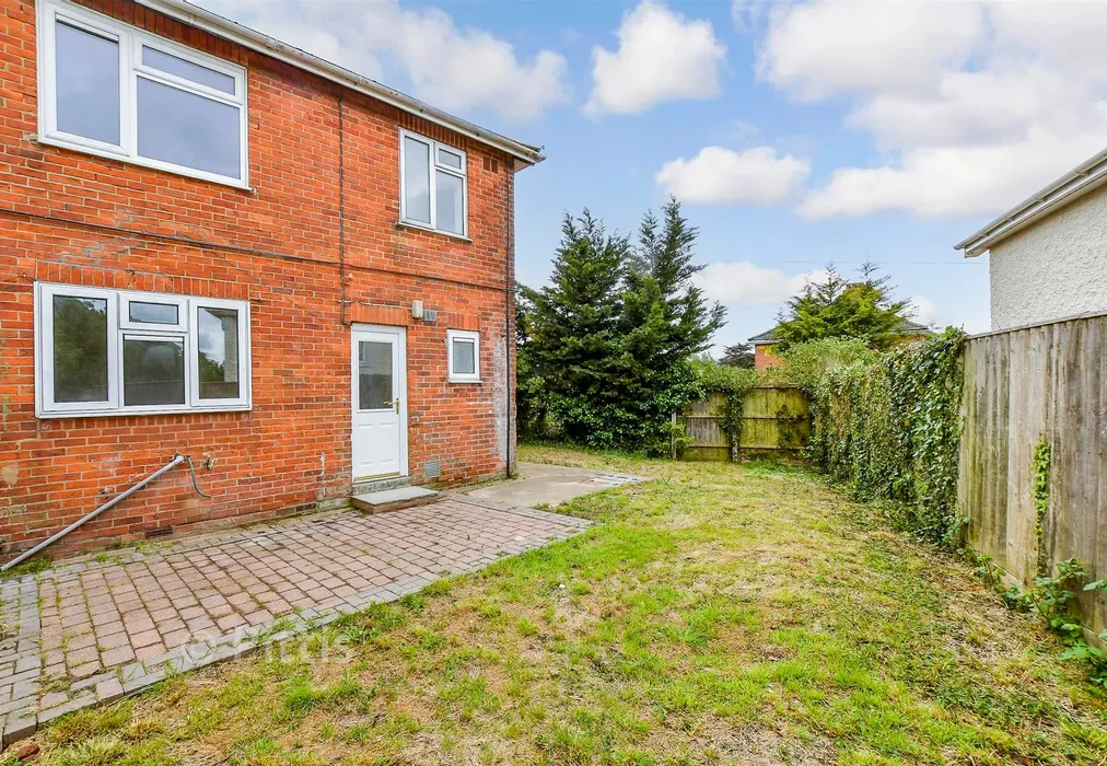 Rear Garden - School Lane, Carisbrooke, Newport, Isle of Wight - Wards of Kent