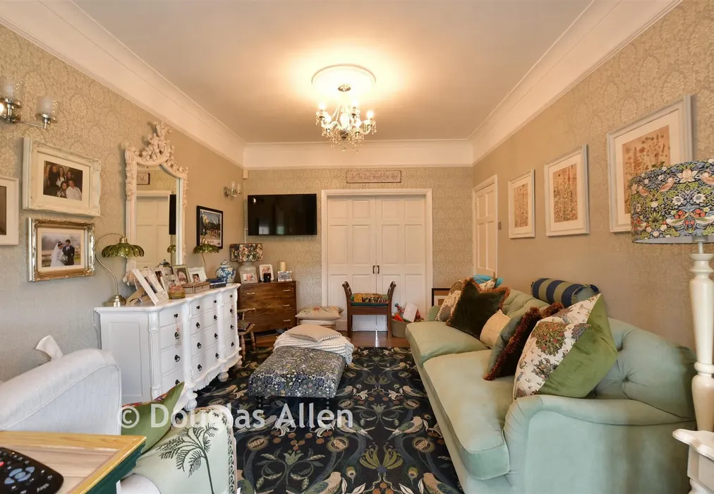 Dining Area - Grosvenor Drive, Hornchurch, Essex - Wards of Kent