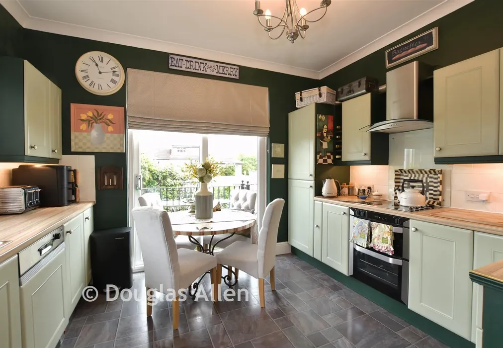 Kitchen - Grosvenor Drive, Hornchurch, Essex - Wards of Kent