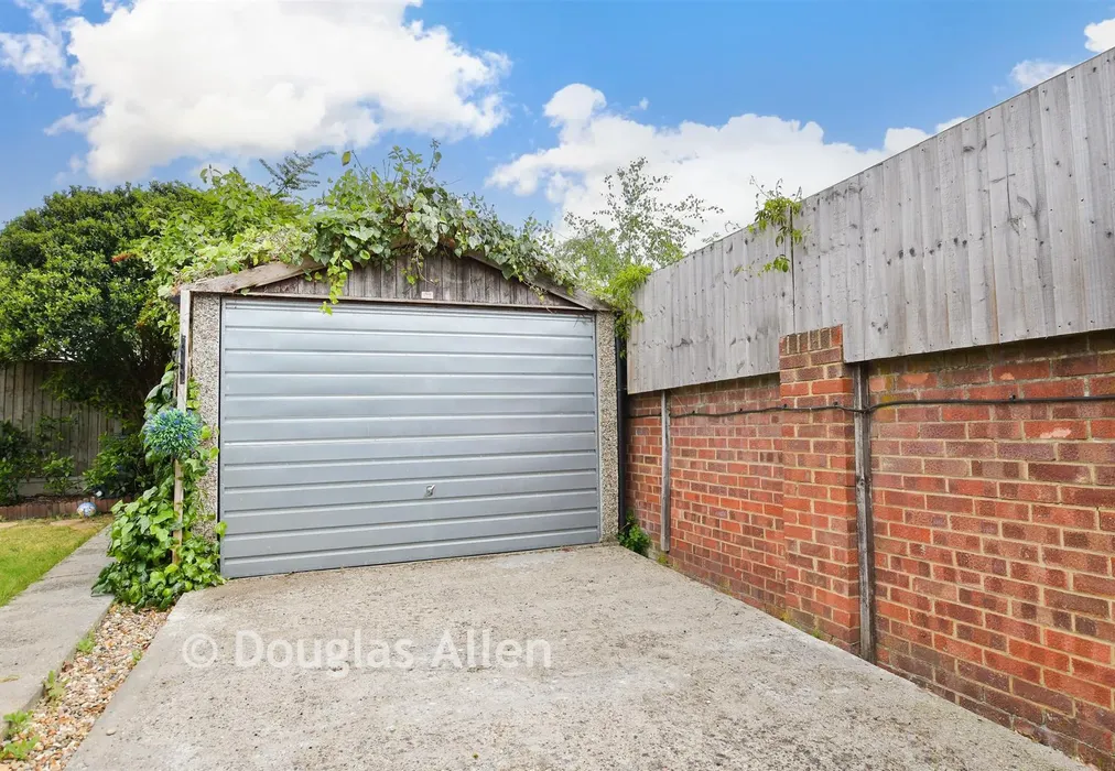 Garage - Grosvenor Drive, Hornchurch, Essex - Wards of Kent