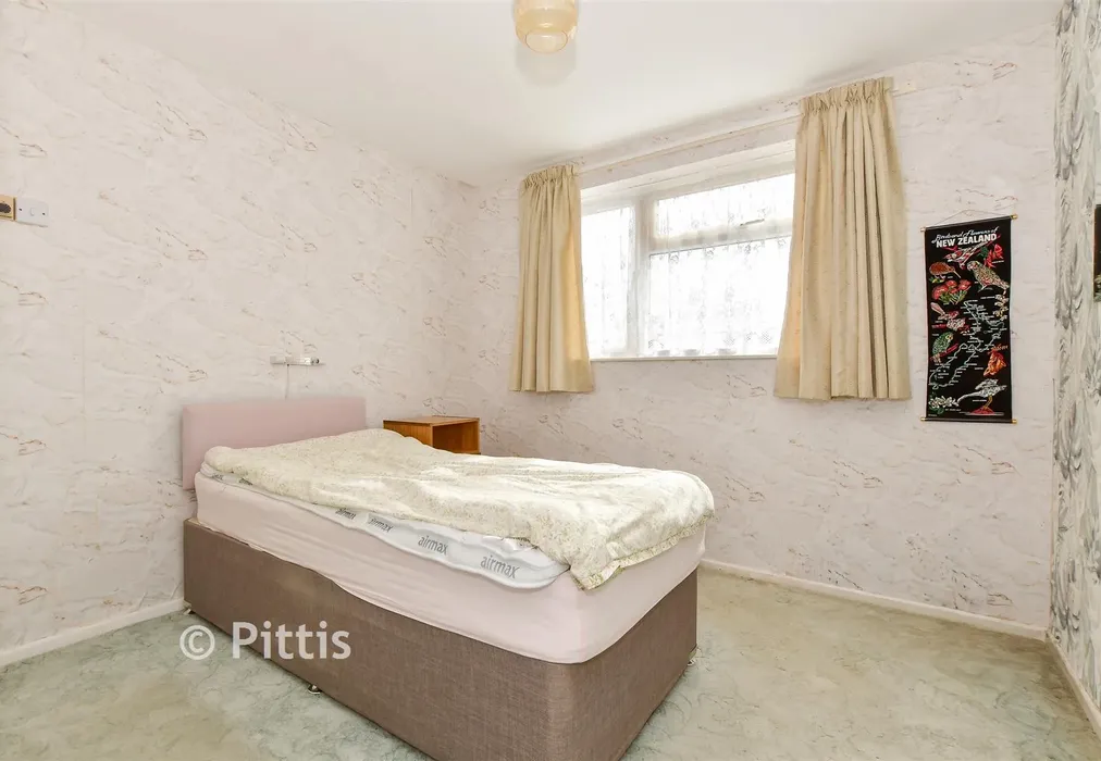 Bedroom 2 - Howard Road, Shanklin, Isle of Wight - Wards of Kent