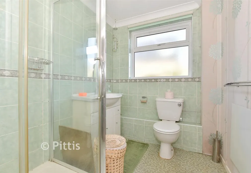 Shower Room - Howard Road, Shanklin, Isle of Wight - Wards of Kent