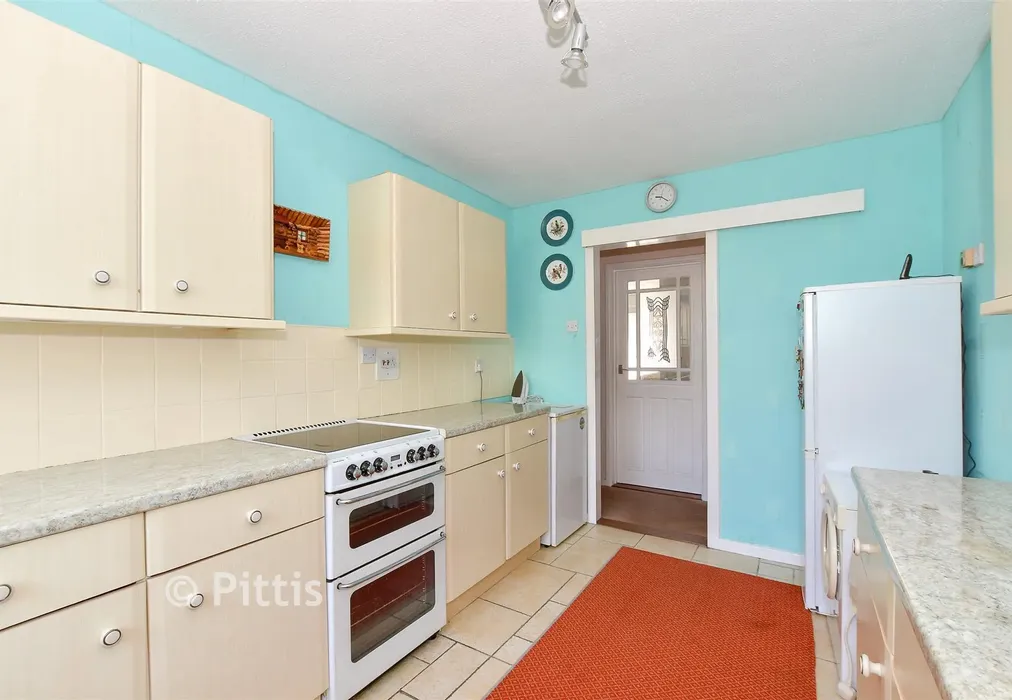 Kitchen - Howard Road, Shanklin, Isle of Wight - Wards of Kent
