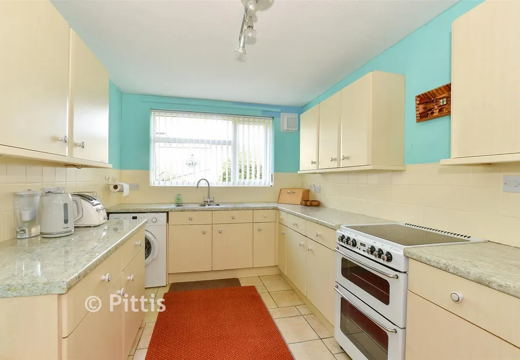 Kitchen - Howard Road, Shanklin, Isle of Wight - Wards of Kent