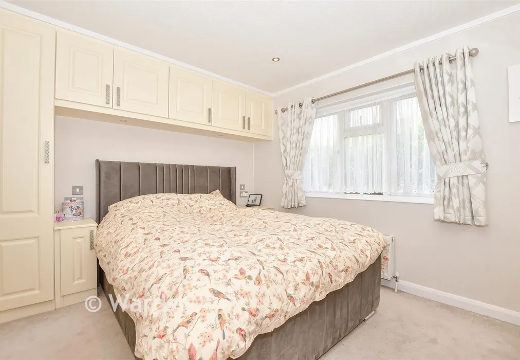 Bedroom 1 - Wateringbury Road, East Malling, Kent - Wards of Kent
