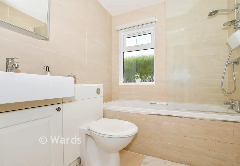 Bathroom - Wateringbury Road, East Malling, Kent - Wards of Kent