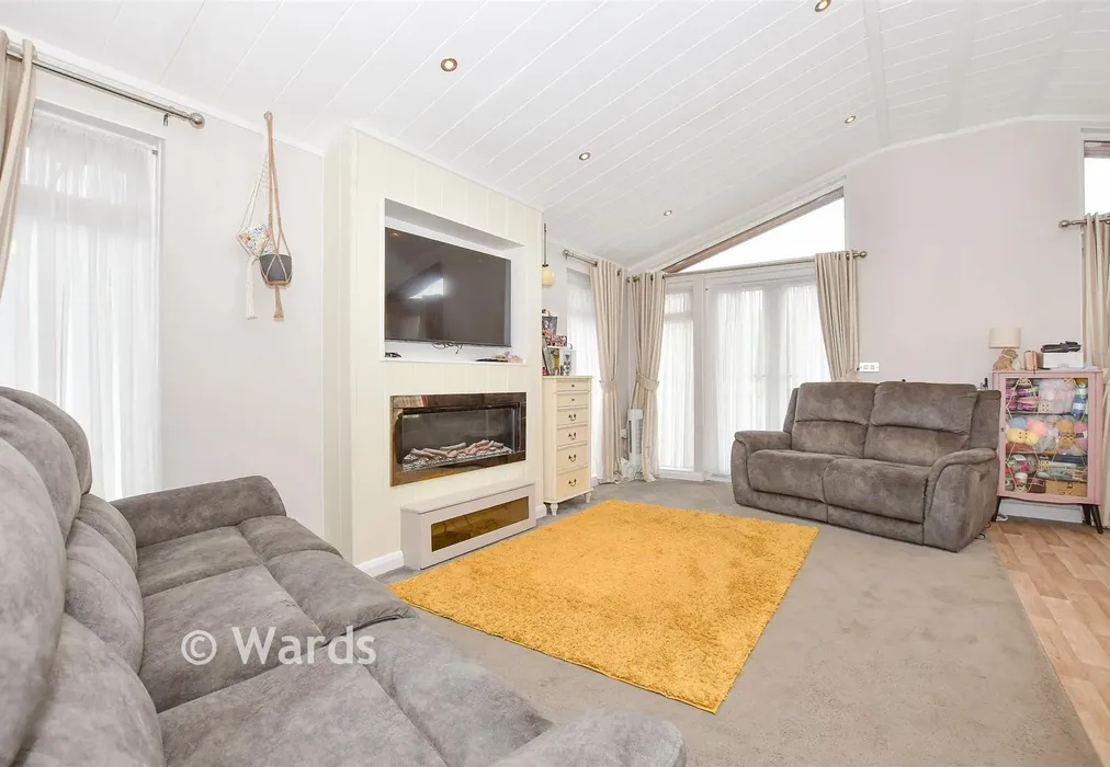 Lounge/Diner - Wateringbury Road, East Malling, Kent - Wards of Kent