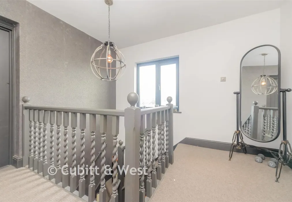 Landing - Whitewood Lane, Horne, Horley, Surrey - Wards of Kent