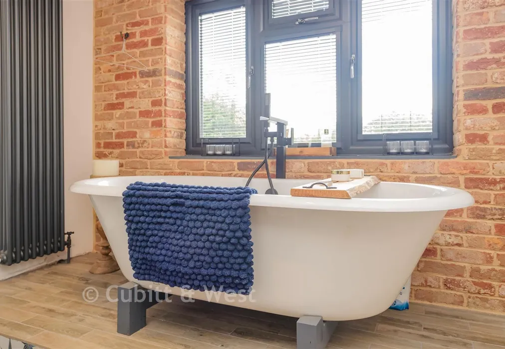 Internal Lifestyle Photograph - Whitewood Lane, Horne, Horley, Surrey - Wards of Kent