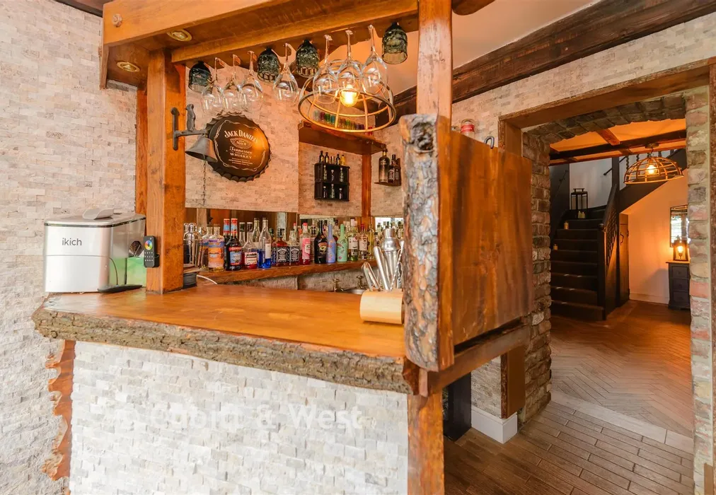 Internal Feature - Whitewood Lane, Horne, Horley, Surrey - Wards of Kent