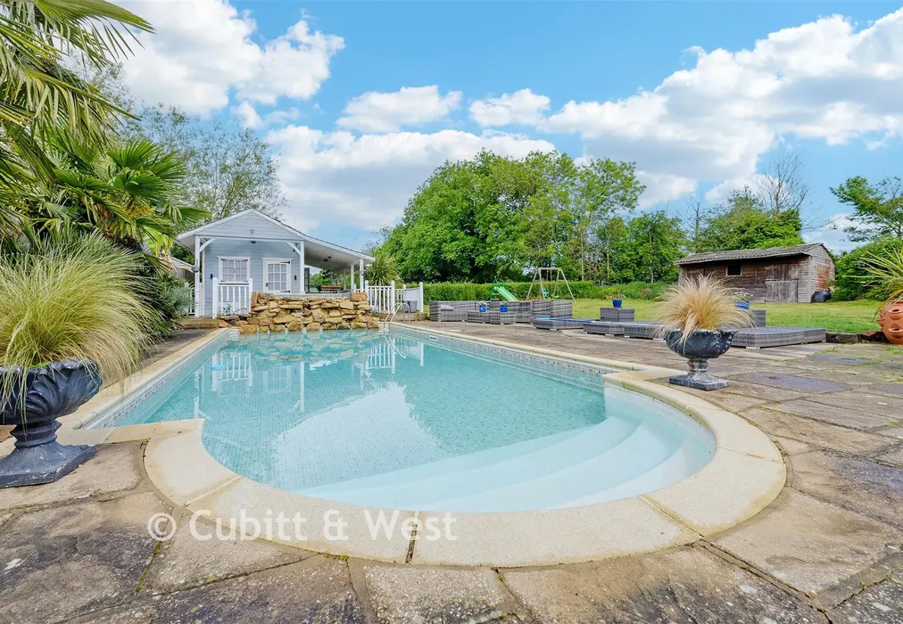 Swimming Pool - Whitewood Lane, Horne, Horley, Surrey - Wards of Kent
