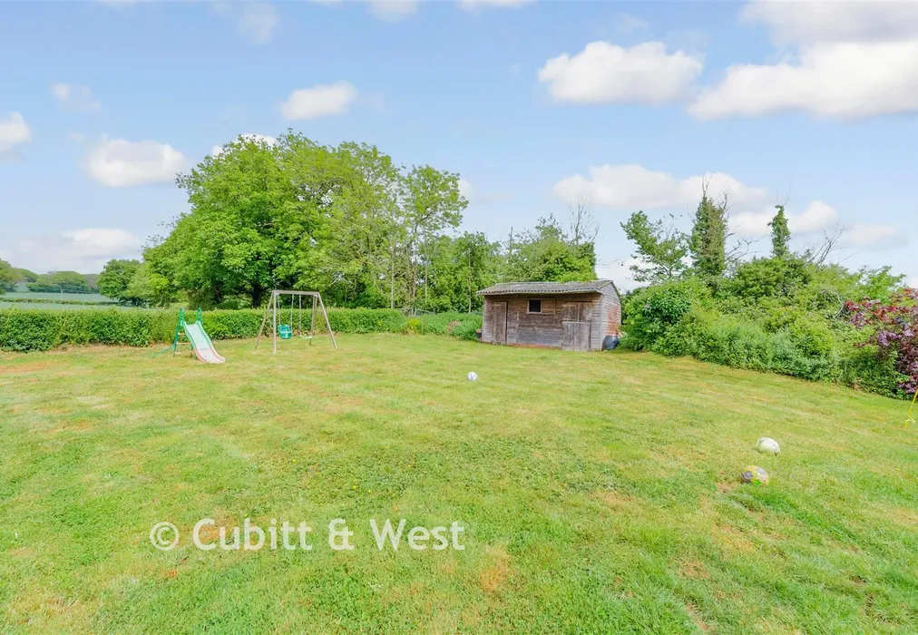 Rear Garden - Whitewood Lane, Horne, Horley, Surrey - Wards of Kent