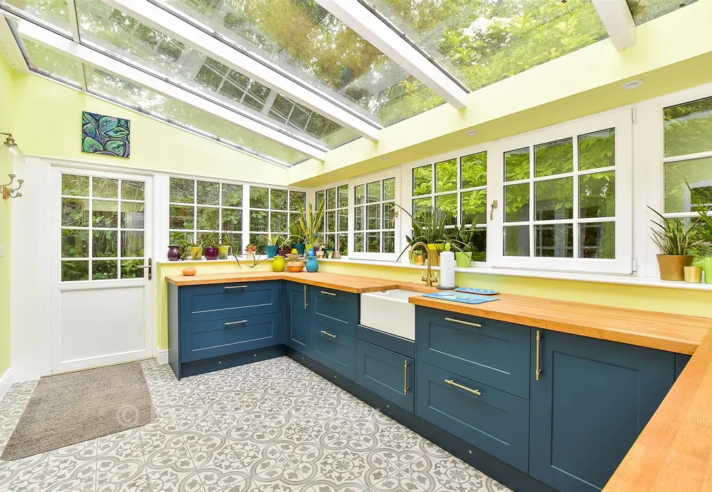 Utility Room - Swan Lane, Sellindge, Ashford, Kent - Wards of Kent